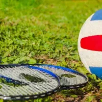 والیبال و بدمینتون بانوان