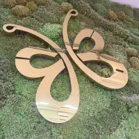 منشی سالن زیبایی