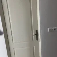 درب اتاق و سرویس ها