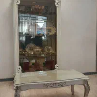 دوعددمیز کرمی جلومبلی همراه با شیشه تراش شده