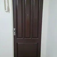 درب وچهارچوب آپارتمانی
