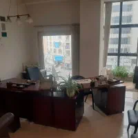 کارمند اداری آشنا به نرم افزار مالی