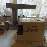 چرخ گوشت وآویز کنار گاز