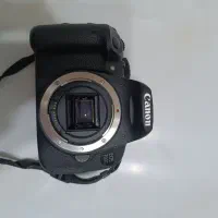 دوربین کنون ۷۰۰دی کم شات خورده