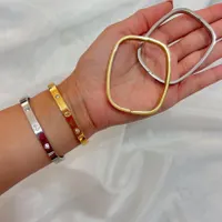 انواع اکسسوری و عطر عمده و تک