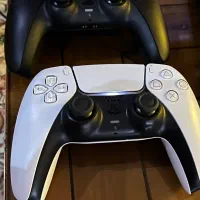 2 دسته ps5 سفید مشکی در حد اک