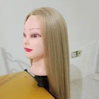 کله مانکن و کیف وسایل میکاپ