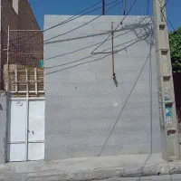 کاملا دل باز وتمیز دیوار بیرون وداخل سنگ شده
