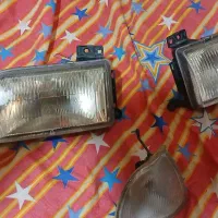 یک جفت چراغ جلوی پراید همراه یک چراغ راهنما