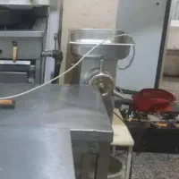 چرخ گوشت با یخچال ایستاده با فریزر با سیخ و قابلمه