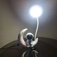 چراغ مطالعه فضانورد