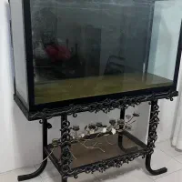 آکواریوم بزرگ و شیشه دوجداره پایه دار