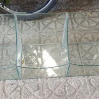 طبقه شیشه ایی مغازه