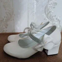 کفش پاشنه دار بچه‌گانه