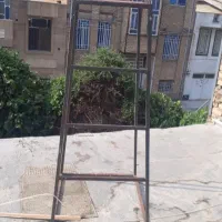 پله آهنی.چهارپایه