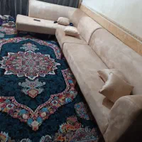 مبل نو ی نفر ننشسته روشون