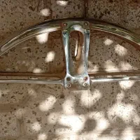 یک جفت گلگیر کارکرده قدیمی که محکمند و سنگین وقشنگ