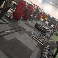 نظافتچی باشگاه بدنسازی