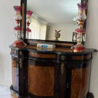 آینه و کنسول سلطنتی به همراه جفت شمعدان