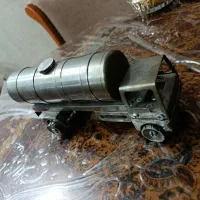 کامیون آهنی دست ساز اثر هنری