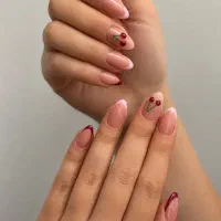 کاشت ناخن با قیمت ویژه