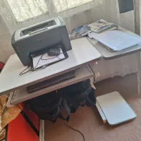 میز کامپیوتر فلزی