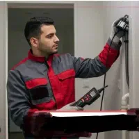 مهندس وکارشناس اول در تشخیص ترکیدگی لوله کشی