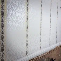 نقاشی طرح کاغذدیواری وسفیدکاری با رنگ سفید