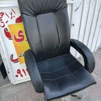 دو عدد صندلی چرخ دار جک دار چرمی