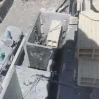 شاگرد کاشی‌ و سنگ کاری