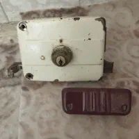 قفل در حیاط