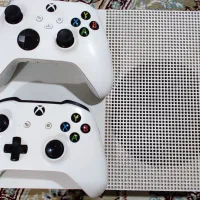 کنسول معاوضه با ps4 اسلیم یا پرو 5میلیون سر میدم