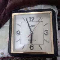 ساعت دیواری سالم و شیک