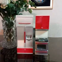 تعدادی گاز و یخچال اسباب بازی