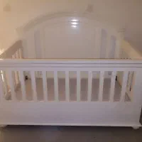 تخت نوزاد چوبی