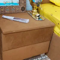 تخت به همراه دوعدد پاتختی