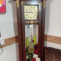 یک عدد ساعت ایستاده