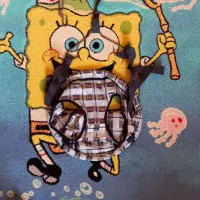 تاپ شورتی و لوستر اتاق کودک