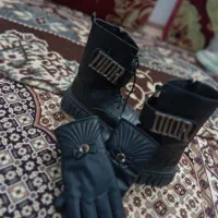 نیم بوت مشکی +دستکش