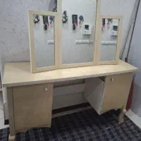 میز آرایشی همراه با آیینه