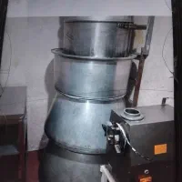 ۴عدد دیگ بزرگ ۲۰منی ۱۵منی ۵منی ۷منی