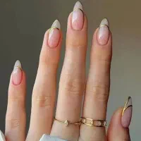 آموزش کاشت ناخن اصولی باتخفیف ویژه