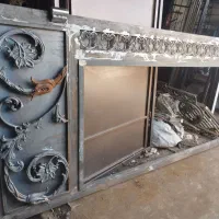 کارگر در کارگاه جوشکاری