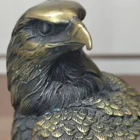 مجسمه برنزی شاهین