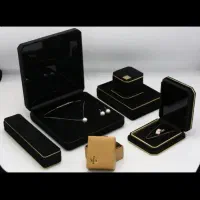 همکار خانم در خط تولید جعبه جواهرات(فقط پیام ایتا)