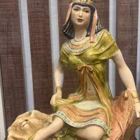 مجسمه بانوی مصری