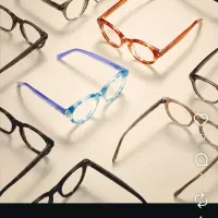 دو نفر نیرو آقا برای تعمیرات عینک با آموزش