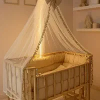 تخت گهواره کنار مادر