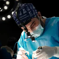 همکاری با جراح ent و فک وصورت و پلاستیک عمل بینی