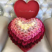 باکس گل دسته گل ایستاده زیر یه تومن هم موجوده